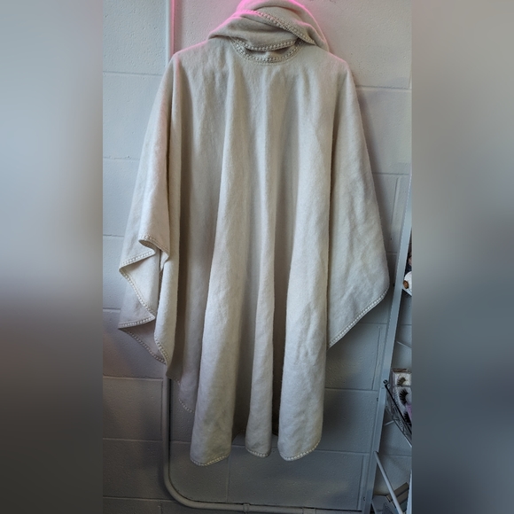 Gorgeous 100% alpaca wool shawl - Picture 9 of 10